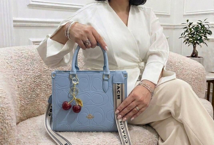 کیف زنانه چرمی با بند بلند مدل گیلاس